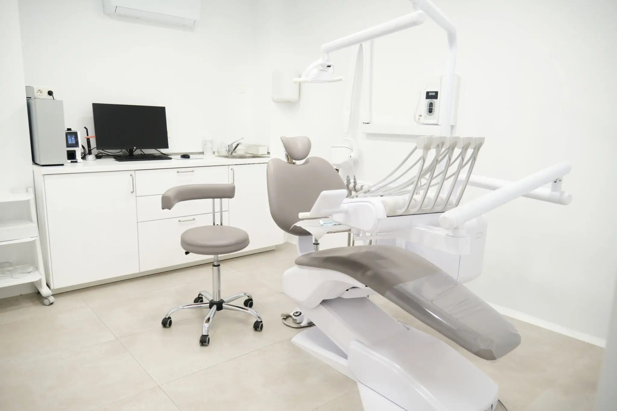 imgi_1_modern-dental-clinic-showing-examining-chair-and-other-equipment